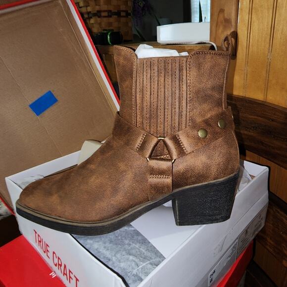 TRUE CRAFT NWT WOMENS BAITS HARNESS BOOTIES - Picture 1 of 7